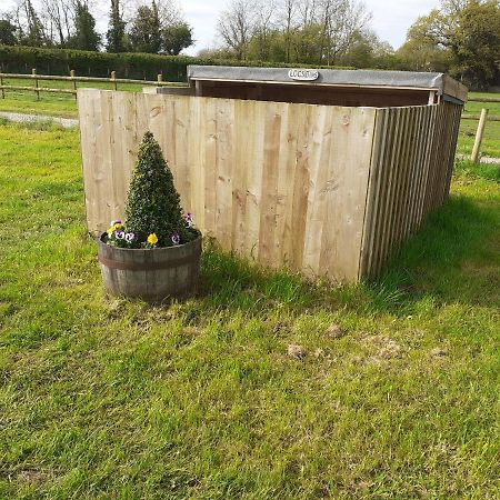 Glamping At The Retreat Wiltshire Is Rural Bliss Villa Chippenham  Exterior photo